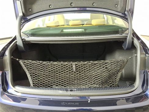 Used 2018 Lexus IS 300 AWD image 33