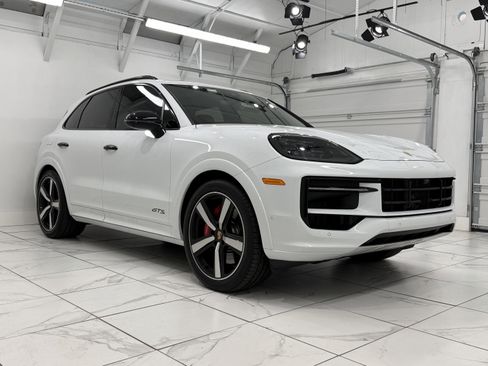 Certified 2025 Porsche Cayenne GTS image 10