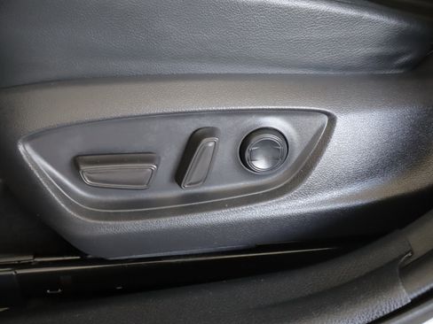 Used 2021 Toyota Camry SE w/ Convenience Package image 12