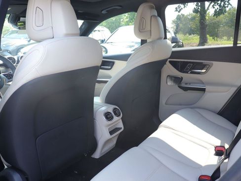 Used 2024 Mercedes-Benz GLC 300 4MATIC image 9