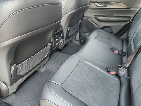 New 2025 Jeep Grand Cherokee Altitude image 21