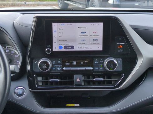 Used 2023 Toyota Highlander XLE FWD image 18