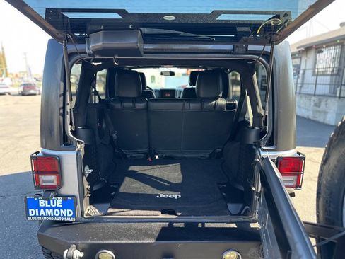 Used 2015 Jeep Wrangler Unlimited Rubicon w/ Connectivity Group AWD/4WD image 20
