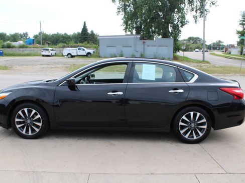 Used 2017 Nissan Altima 2.5 SV FWD image 5