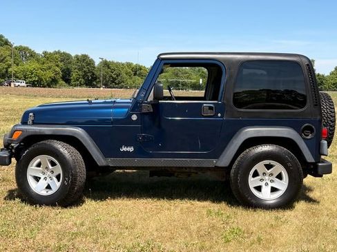 Used 2005 Jeep Wrangler Rubicon w/ Security Group AWD/4WD image 2