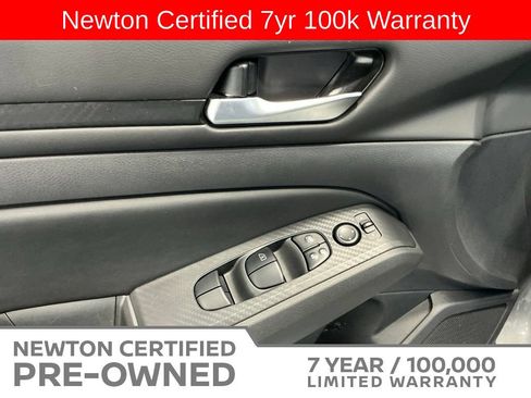 Used 2025 Nissan Altima 2.5 SV FWD image 32