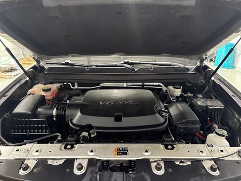 Used 2018 Chevrolet Colorado LT w/ LT Convenience Package AWD/4WD image 11