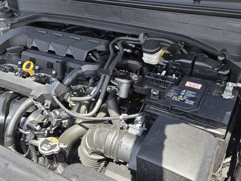 Certified 2025 Hyundai Venue Limited FWD image 18