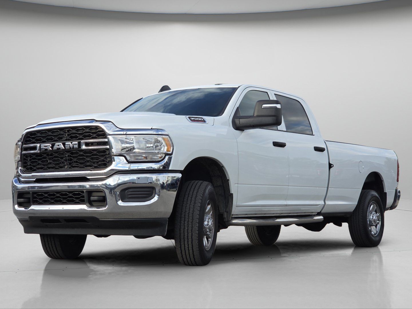 Used 2024 RAM 3500 Tradesman w/ Chrome Appearance Group AWD/4WD image 16