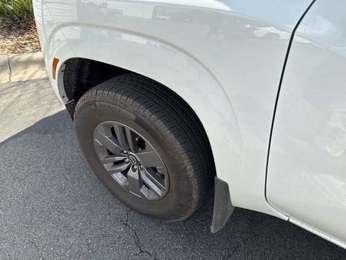 Used 2025 Nissan Frontier SV image 8