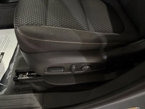 Used 2023 GMC Acadia SLE w/ Driver Convenience Package image 24