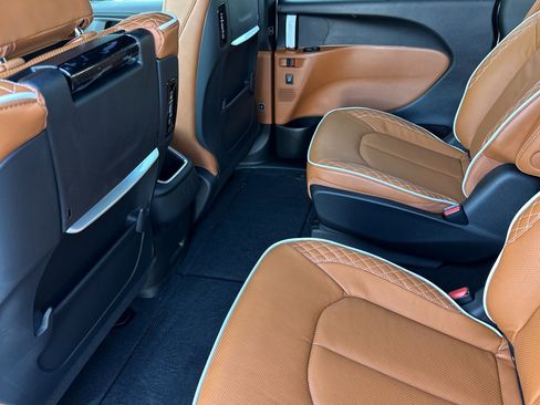 New 2026 Chrysler Pacifica Pinnacle w/ Trailer Tow Group image 12