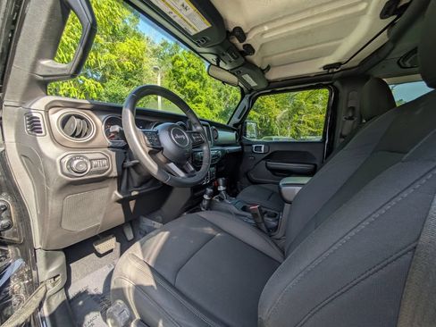 Used 2019 Jeep Wrangler Sport AWD/4WD image 12