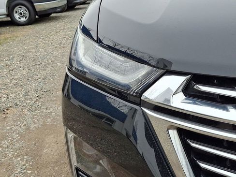 Used 2023 Chevrolet Traverse Premier image 36