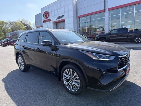 New 2026 Toyota Highlander Platinum AWD/4WD image 1