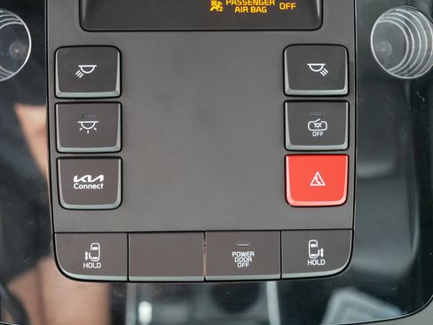 Used 2025 Kia Carnival FWD image 34