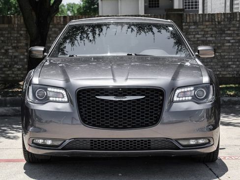 Used 2019 Chrysler 300 S RWD image 10
