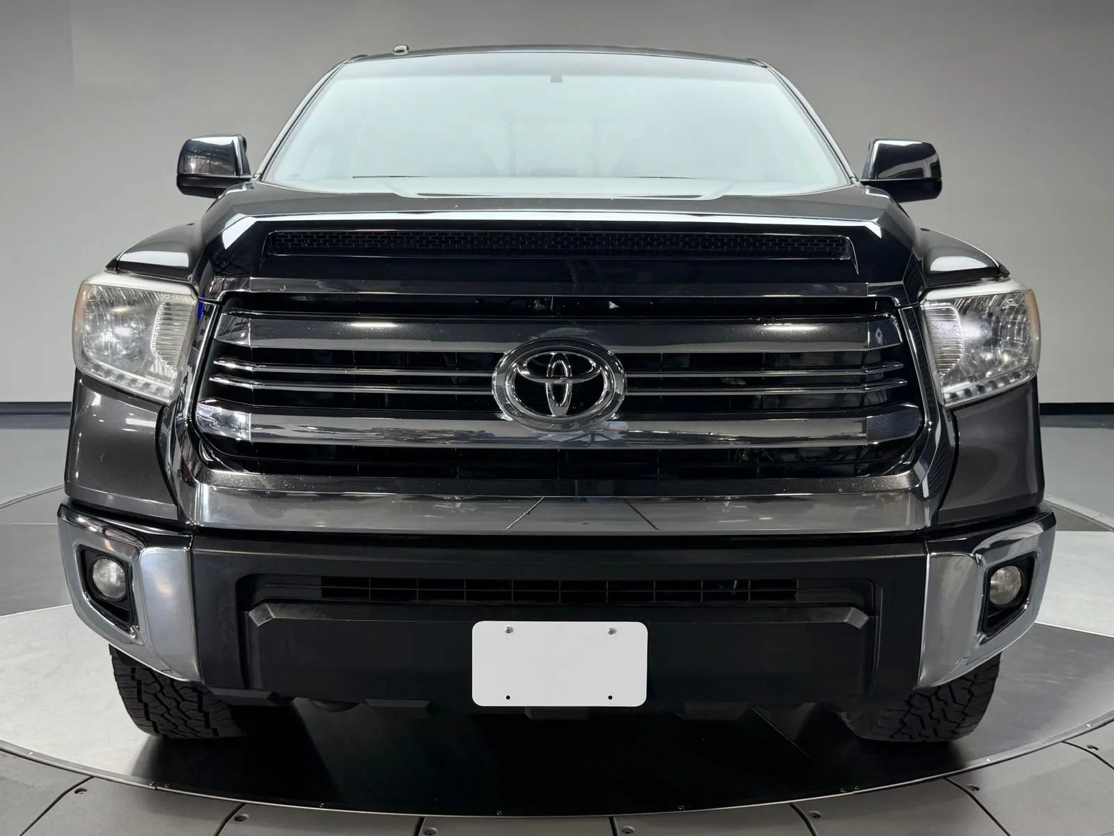 Used 2016 Toyota Tundra SR5 w/ SR5 Upgrade Package AWD/4WD image 3