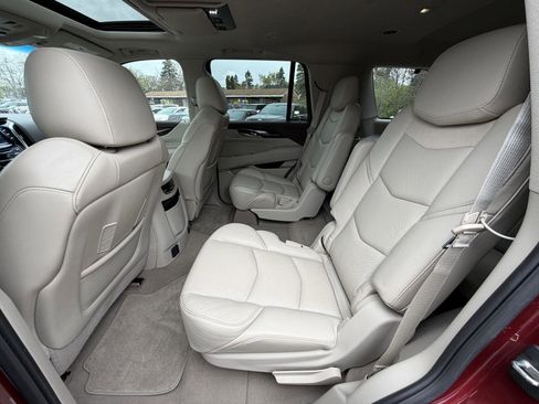 Used 2017 Cadillac Escalade Luxury AWD/4WD image 26