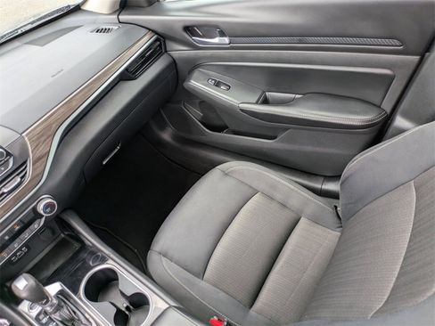 Used 2024 Nissan Altima 2.5 SV image 15