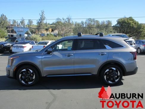Used 2025 Kia Sorento SX Prestige image 10