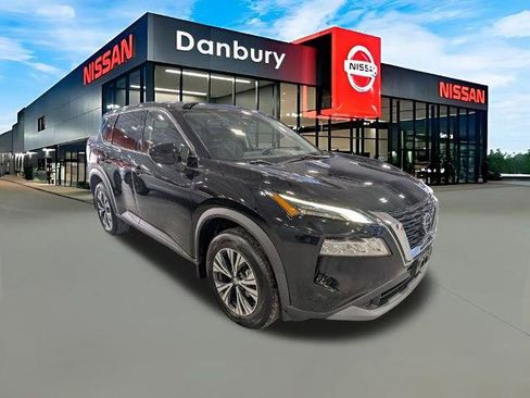 Certified 2021 Nissan Rogue SV image 1