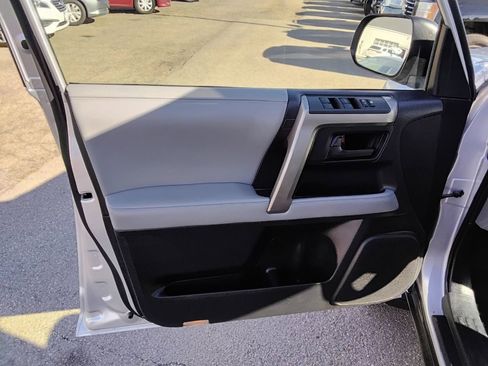 Used 2010 Toyota 4Runner Trail image 9