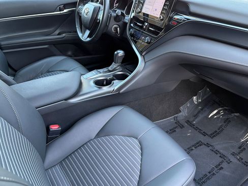 Used 2024 Toyota Camry SE image 17