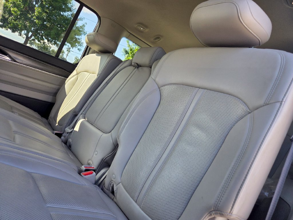 Used 2024 Jeep Wagoneer Series II w/ Flexible Seating Group RWD image 22