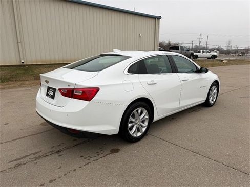 Used 2024 Chevrolet Malibu LT image 3