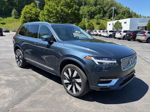 Used 2025 Volvo XC90 T8 Plus w/ Protection Package Premier AWD/4WD image 4
