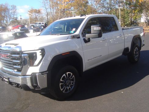 Used 2024 GMC Sierra 3500 SLE w/ Preferred Package image 7