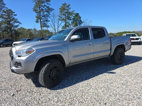 Used 2021 Toyota Tacoma SR image 3