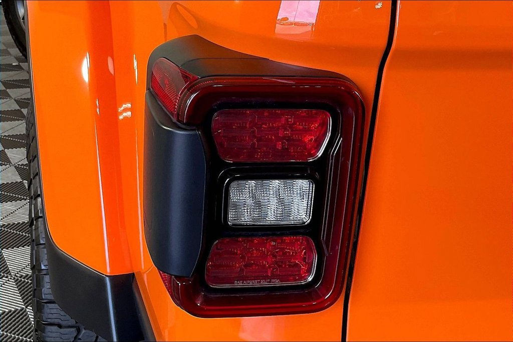 Used 2025 Jeep Gladiator Mojave AWD/4WD image 40