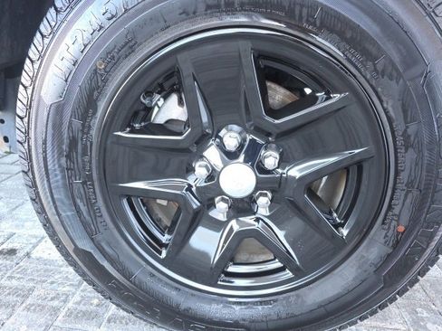 Used 2023 Jeep Gladiator Sport image 8