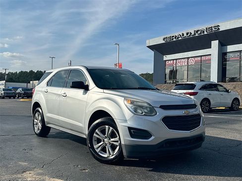 Used 2017 Chevrolet Equinox LS image 1
