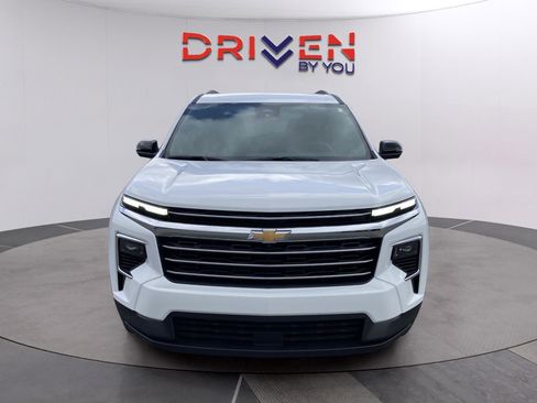 Used 2026 Chevrolet Traverse LT w/ Driver Confidence Package image 3