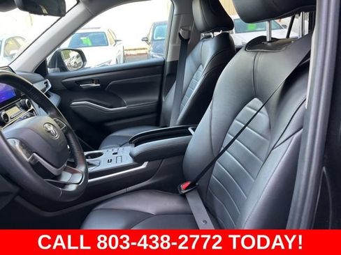 Used 2024 Toyota Highlander XLE AWD/4WD image 8