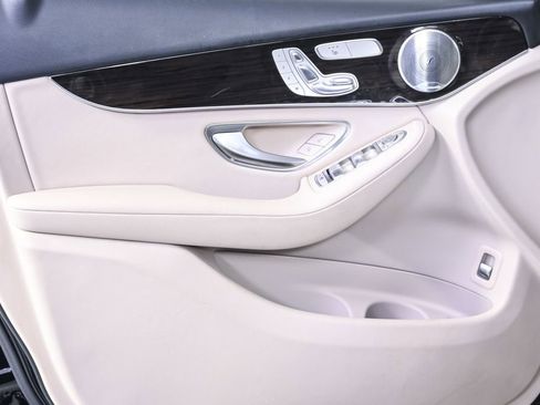 Used 2020 Mercedes-Benz GLC 300 image 7