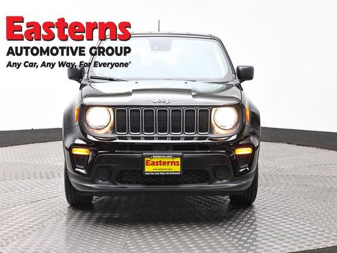 Used 2023 Jeep Renegade Latitude AWD/4WD image 2