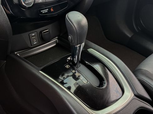 Used 2015 Nissan Rogue SL w/ SL Premium Package FWD image 31