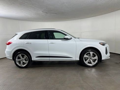 Used 2025 Audi Q5 Premium Plus w/ Premium Plus AWD/4WD image 8