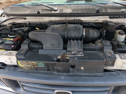 Used 2005 Ford E-350 and Econoline 350 Super Duty RWD image 38