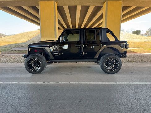 Used 2020 Jeep Wrangler Unlimited Sahara image 5