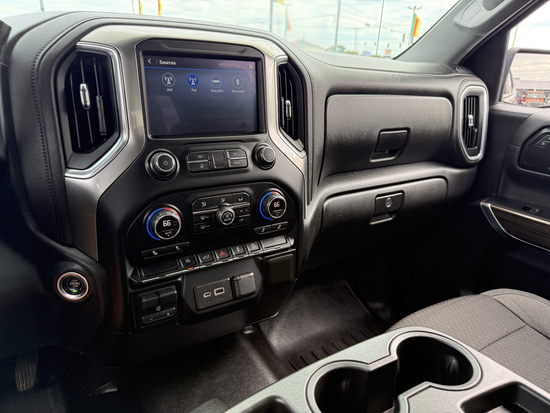 Used 2021 Chevrolet Silverado 1500 LT w/ Z71 Off-Road Package AWD/4WD image 11