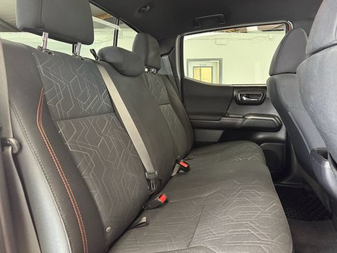 Used 2017 Toyota Tacoma TRD Sport image 29