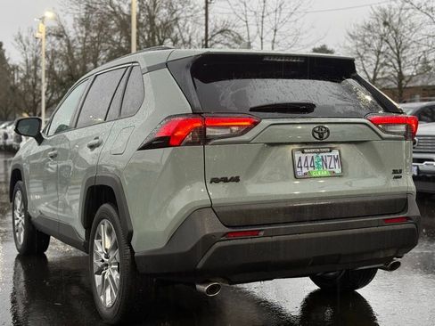 Used 2023 Toyota RAV4 XLE Premium image 3