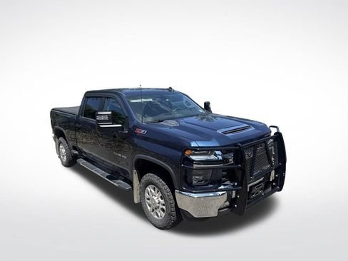 Used 2021 Chevrolet Silverado 2500 LT w/ Convenience Package AWD/4WD image 2