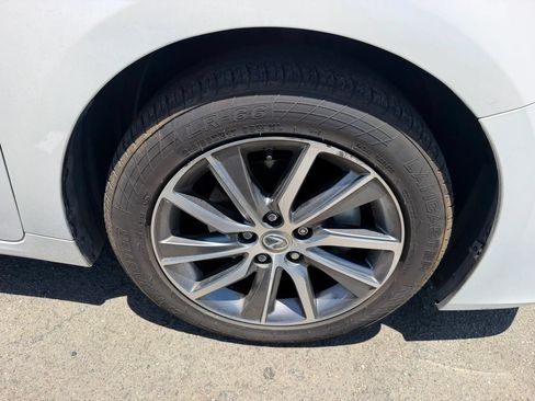 Used 2016 Lexus ES 300h w/ Luxury Package w/Wood Trim FWD image 36