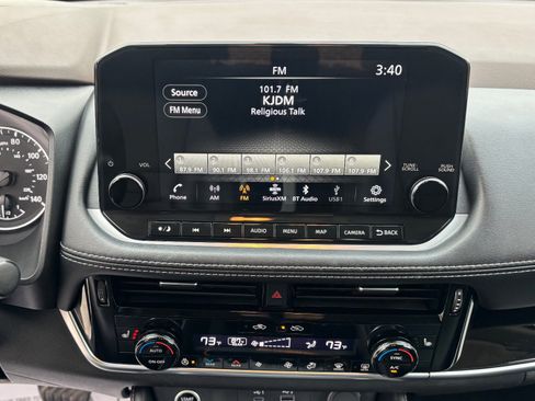 Used 2023 Nissan Rogue SL w/ SL Premium Package image 48